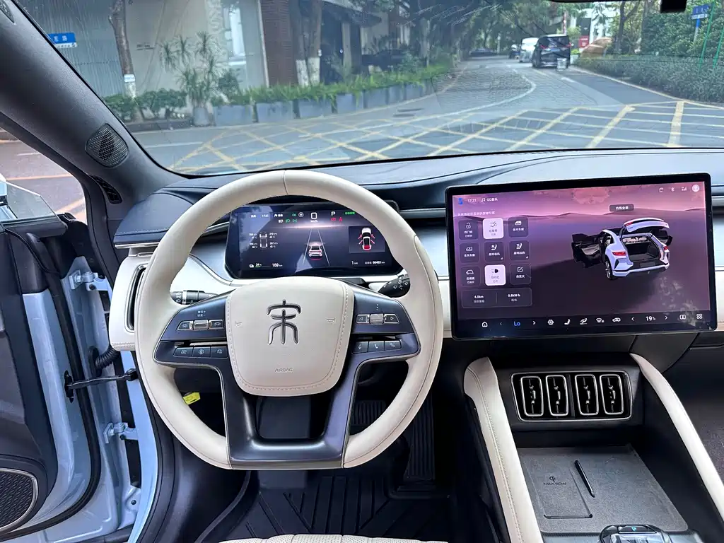 BYD L EV — миниатюра 11