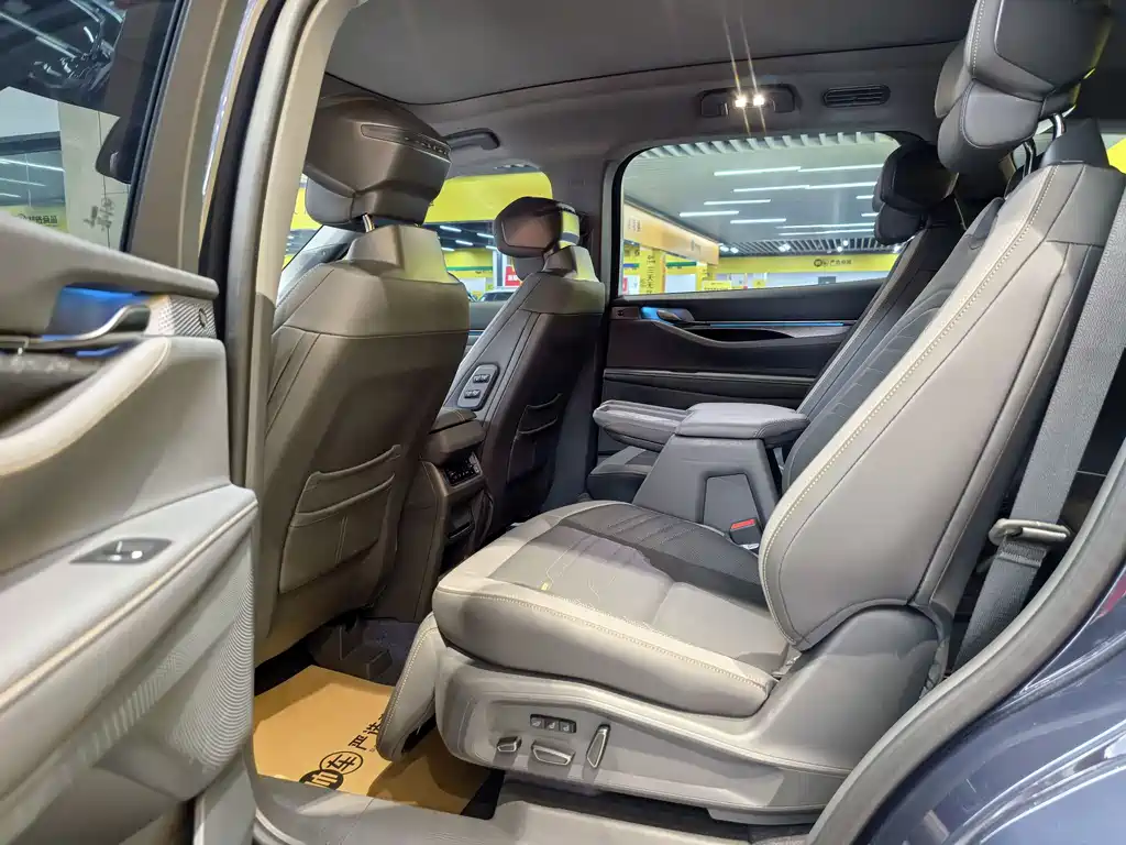 Ford Edge 2023 L 2.0T EcoBoost мест