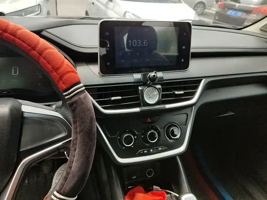 Wuling Hongguang S3 — миниатюра 13