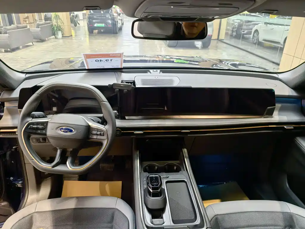 Ford Edge 2023 L 2.0T EcoBoost мест