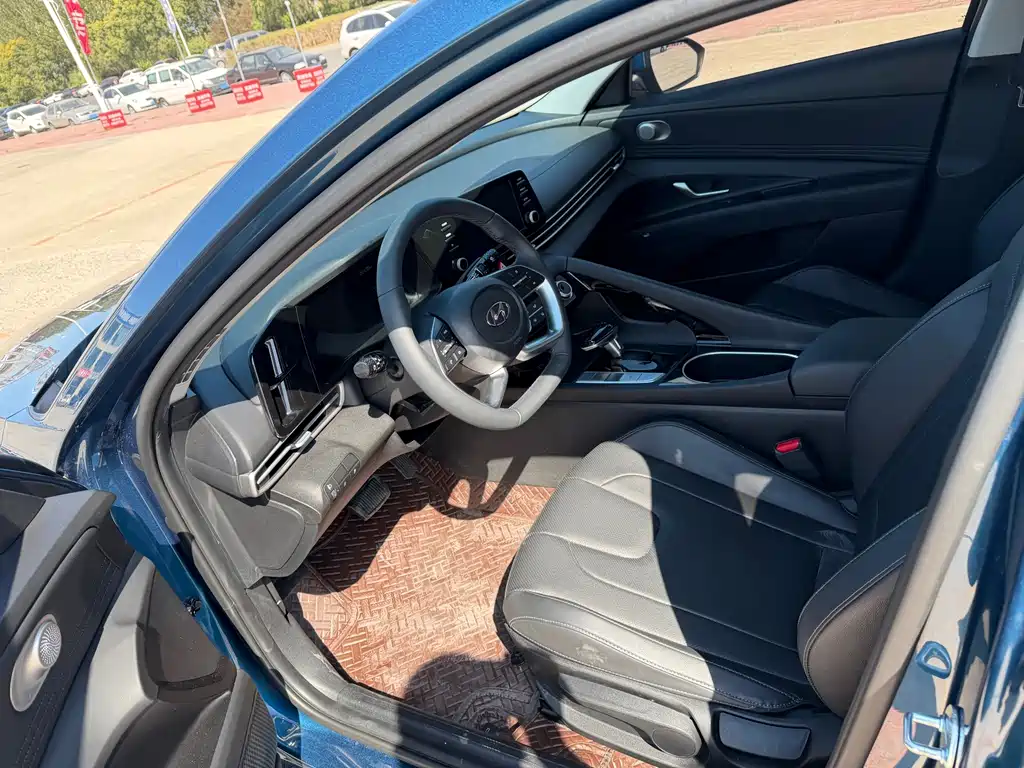 Hyundai Elantra — миниатюра 6