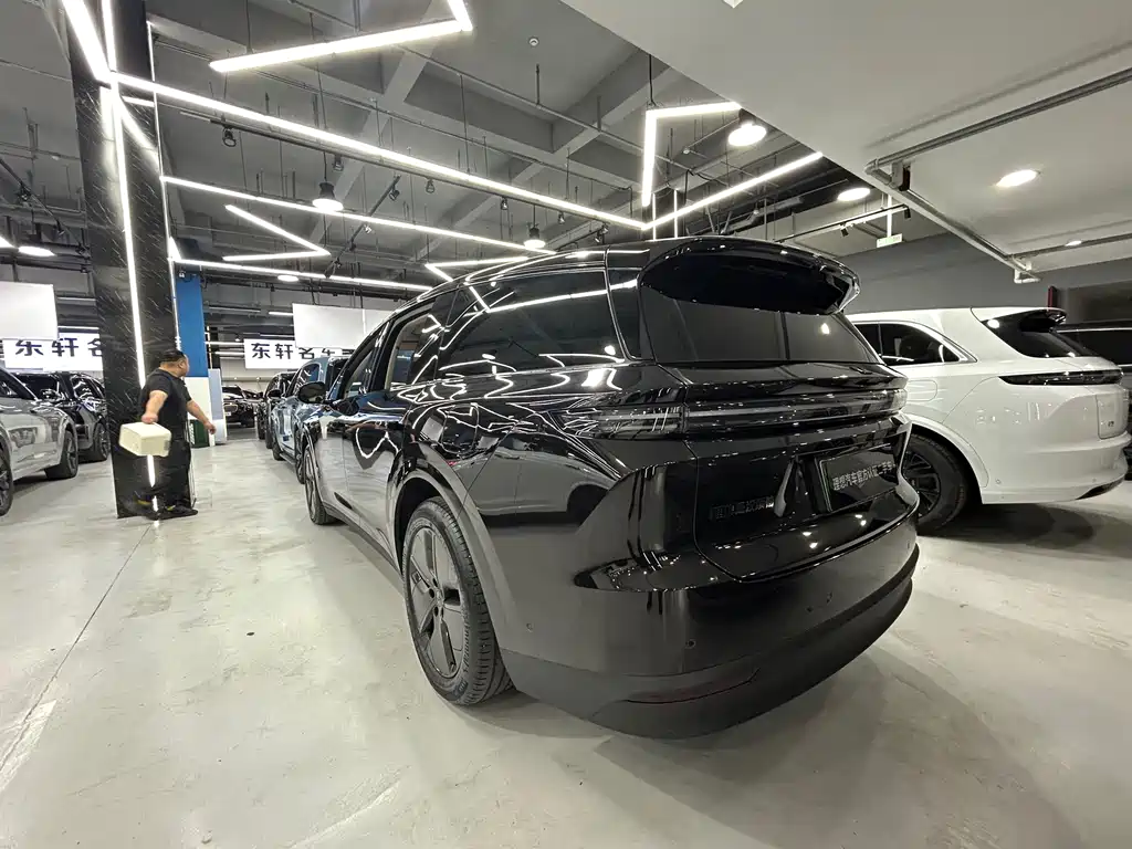 Li Auto i8 2025 Standard