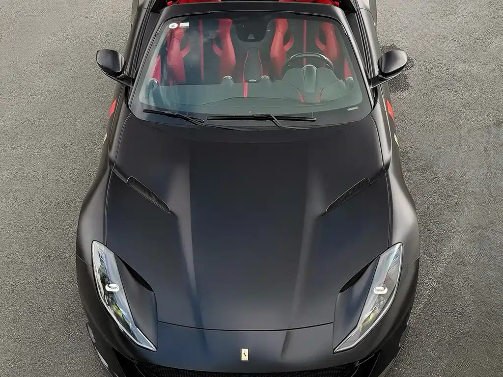 FERRARI  812