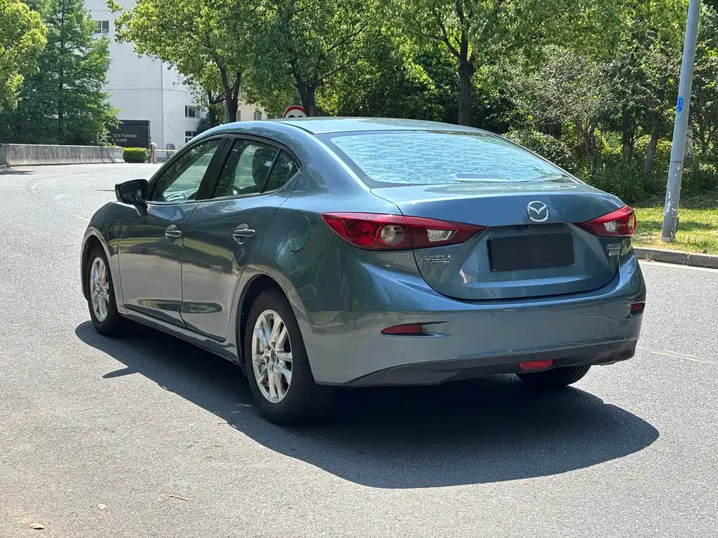 Mazda Mazda3 3 2016 1.5L AT Luxury