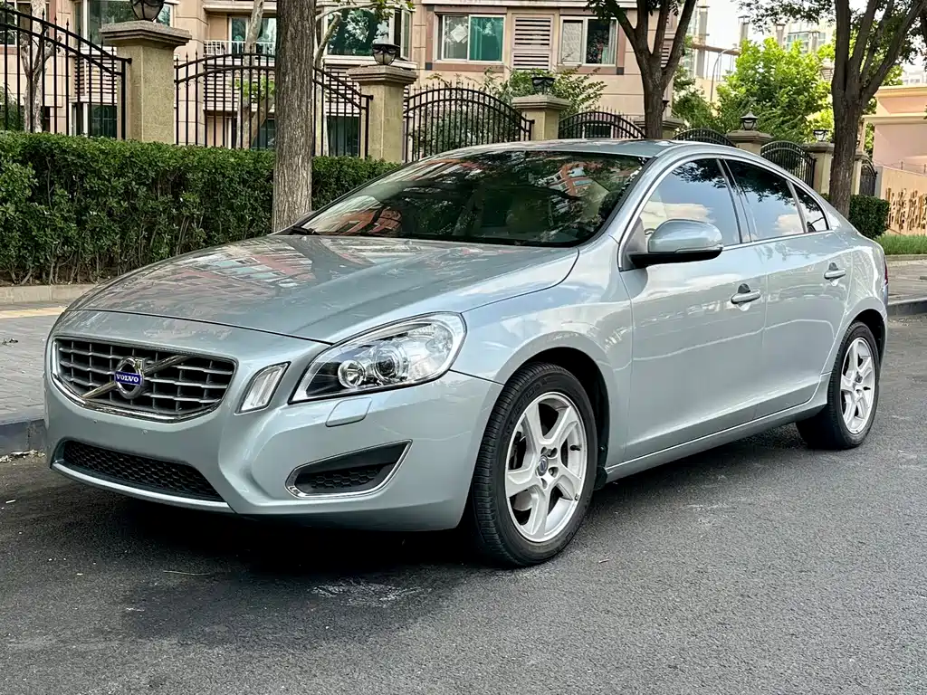 Volvo S60 (Import)