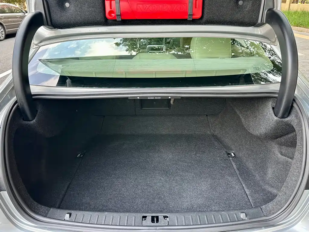 Volvo S60 (Import) — миниатюра 13