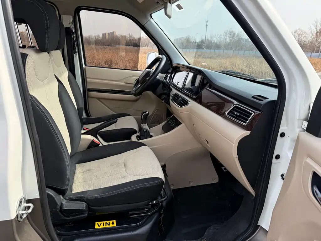CHANGAN CROSS STAR V5