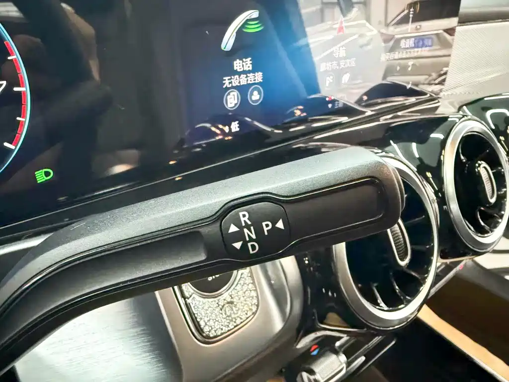 Mercedes-Benz GLB — миниатюра 12