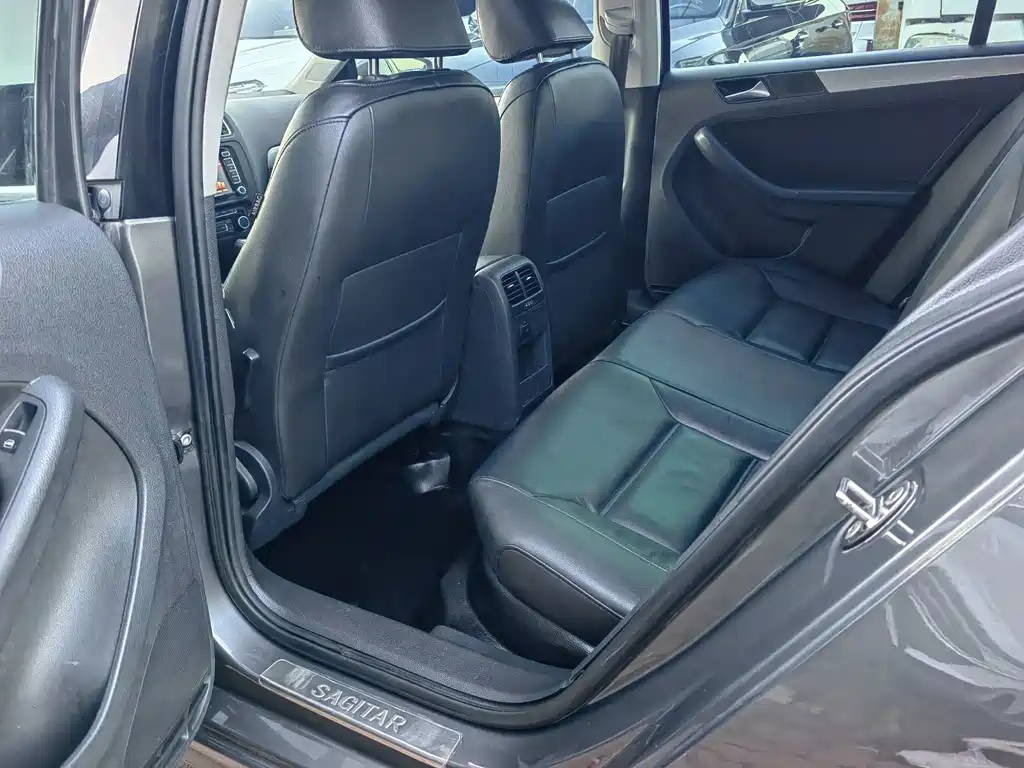 Volkswagen Sagitar — миниатюра 5