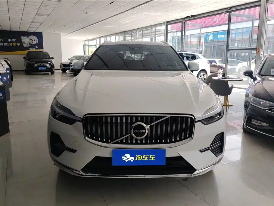 Volvo XC60 2025 B5 Luxury
