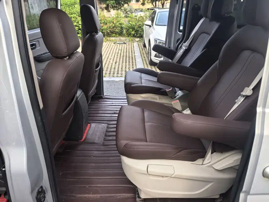 Wuling Rongguang V — миниатюра 10