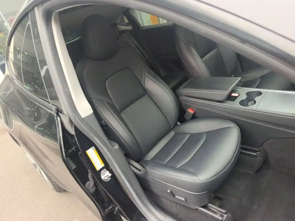 Tesla Model Y — миниатюра 25