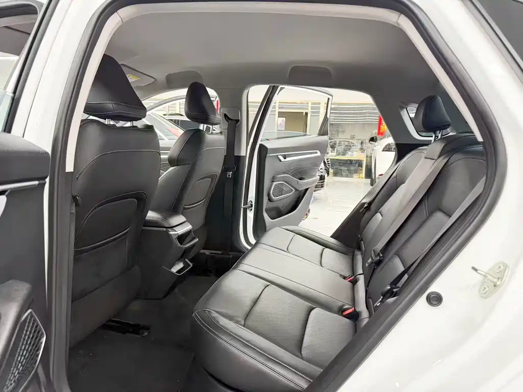 Geely Emgrand — миниатюра 8
