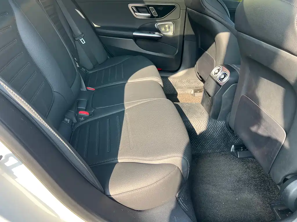 Mercedes-Benz C-Class — миниатюра 13