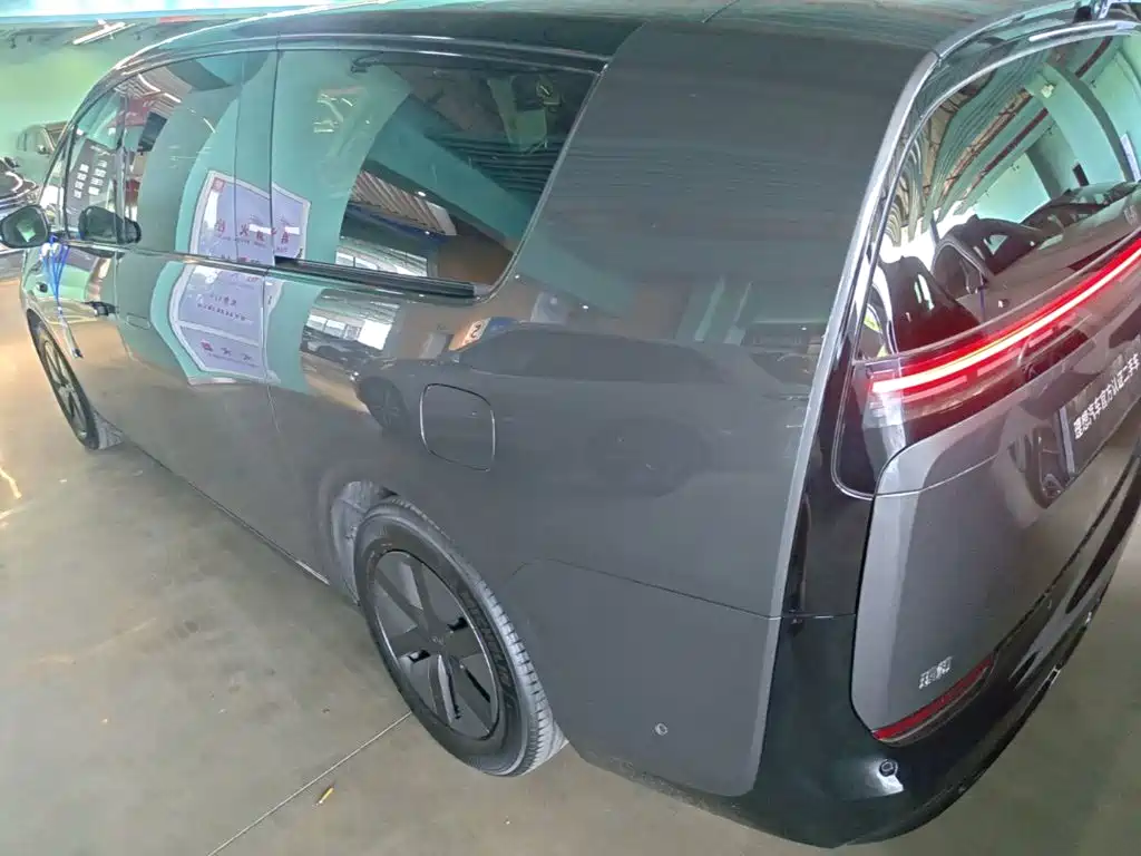 Li Auto MEGA 2025 Ultra