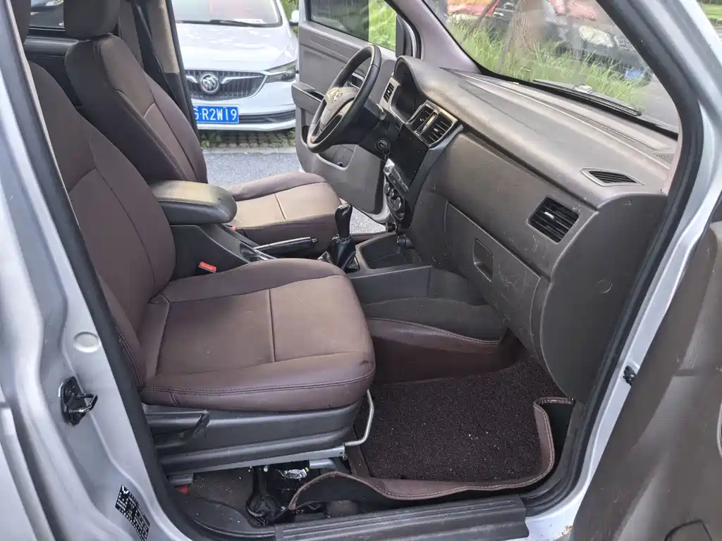 Wuling Rongguang V — миниатюра 8