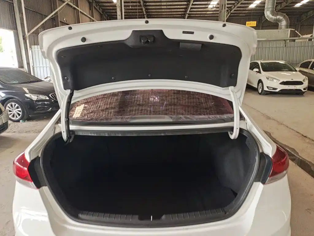 Hyundai Elantra — миниатюра 19