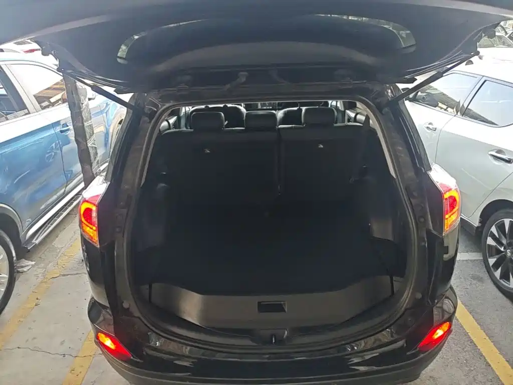 Toyota RAV4 — миниатюра 19