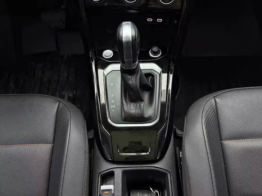 VOLKSWAGEN T ROC EXPLORING SONGS