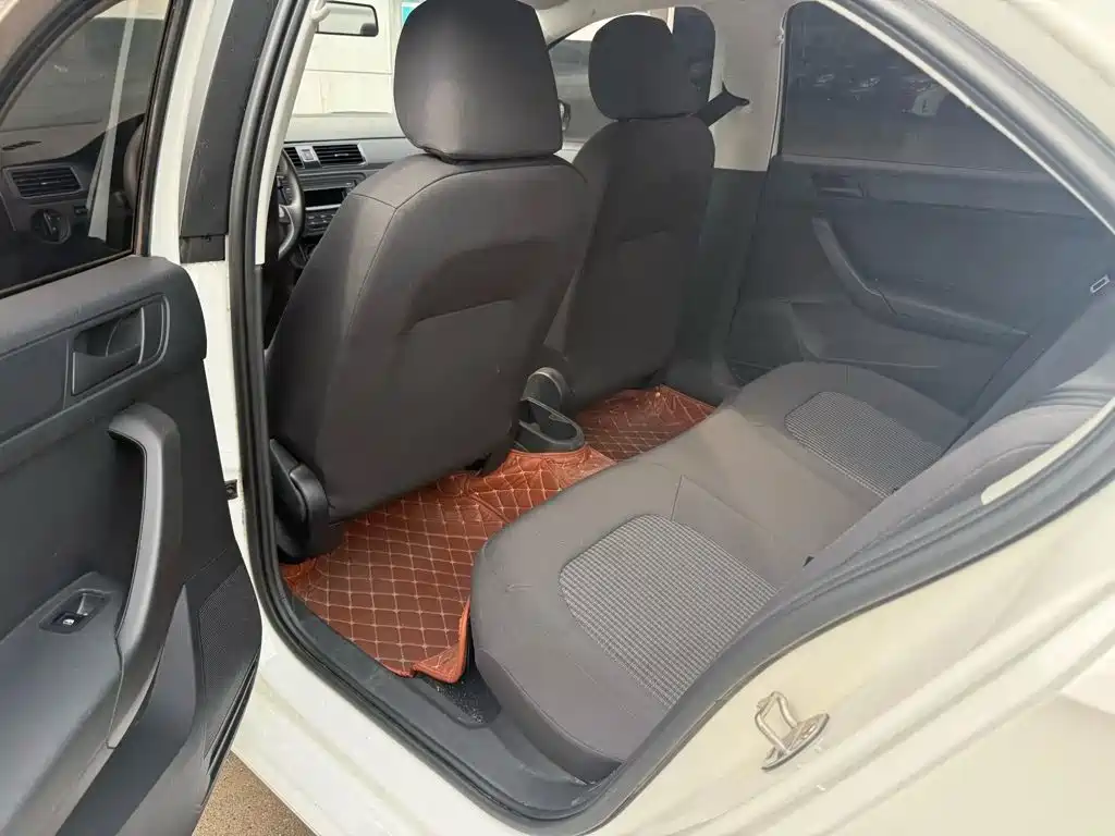 Volkswagen Santana — миниатюра 6