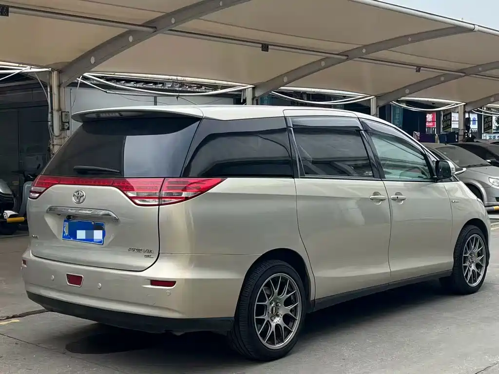 Toyota Previa — миниатюра 4