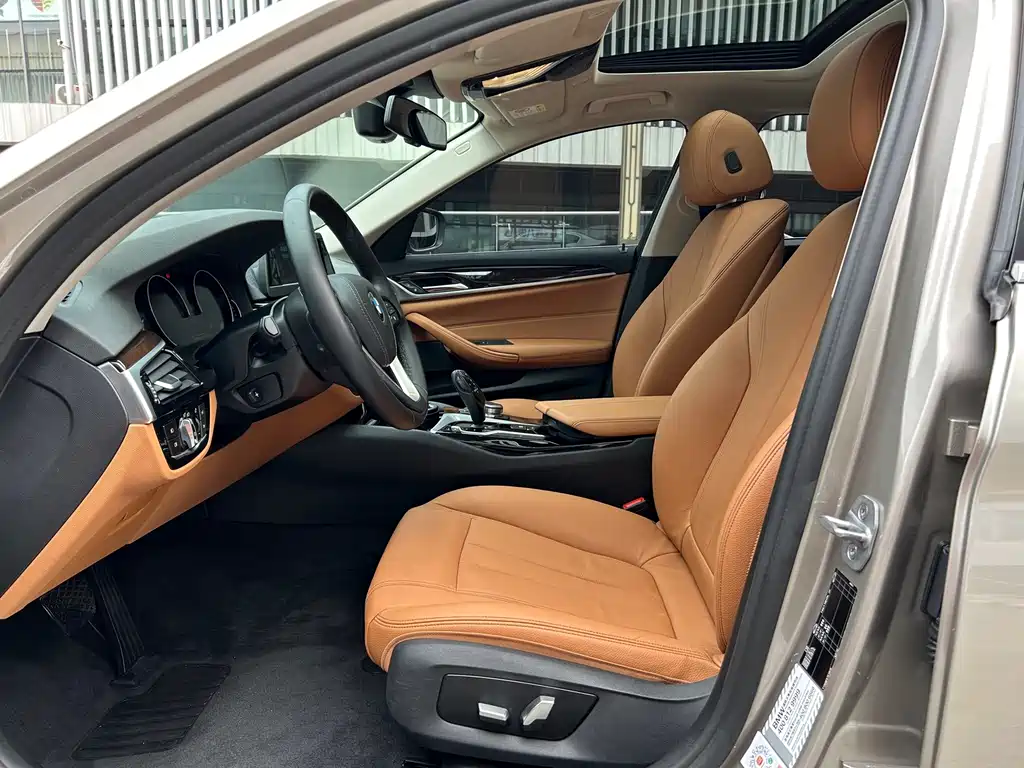 BMW 5 Series — миниатюра 7