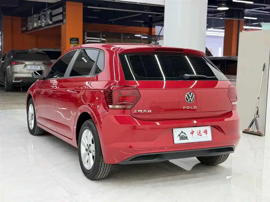 VOLKSWAGEN POLO