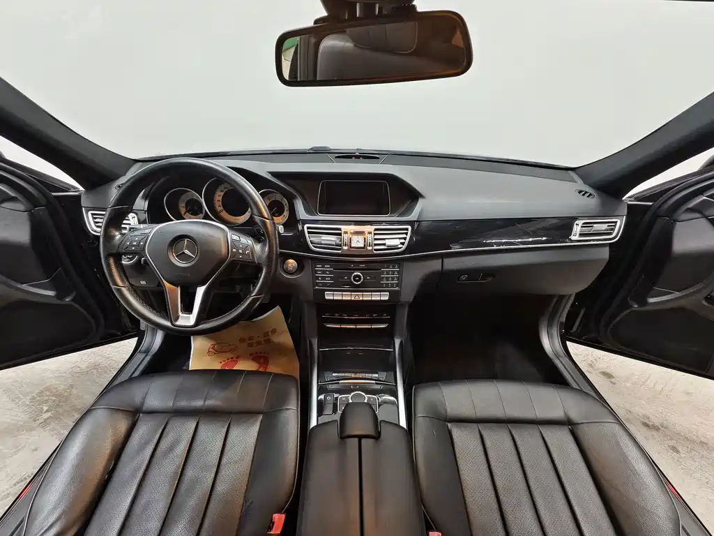 Mercedes-Benz E-Class — миниатюра 9