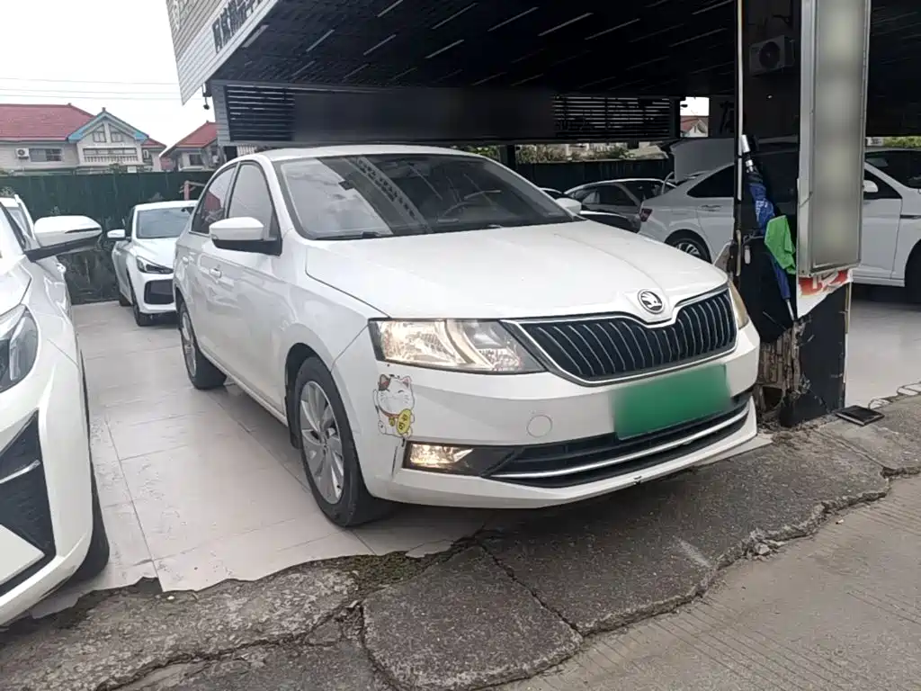 Skoda Rapid — миниатюра 4