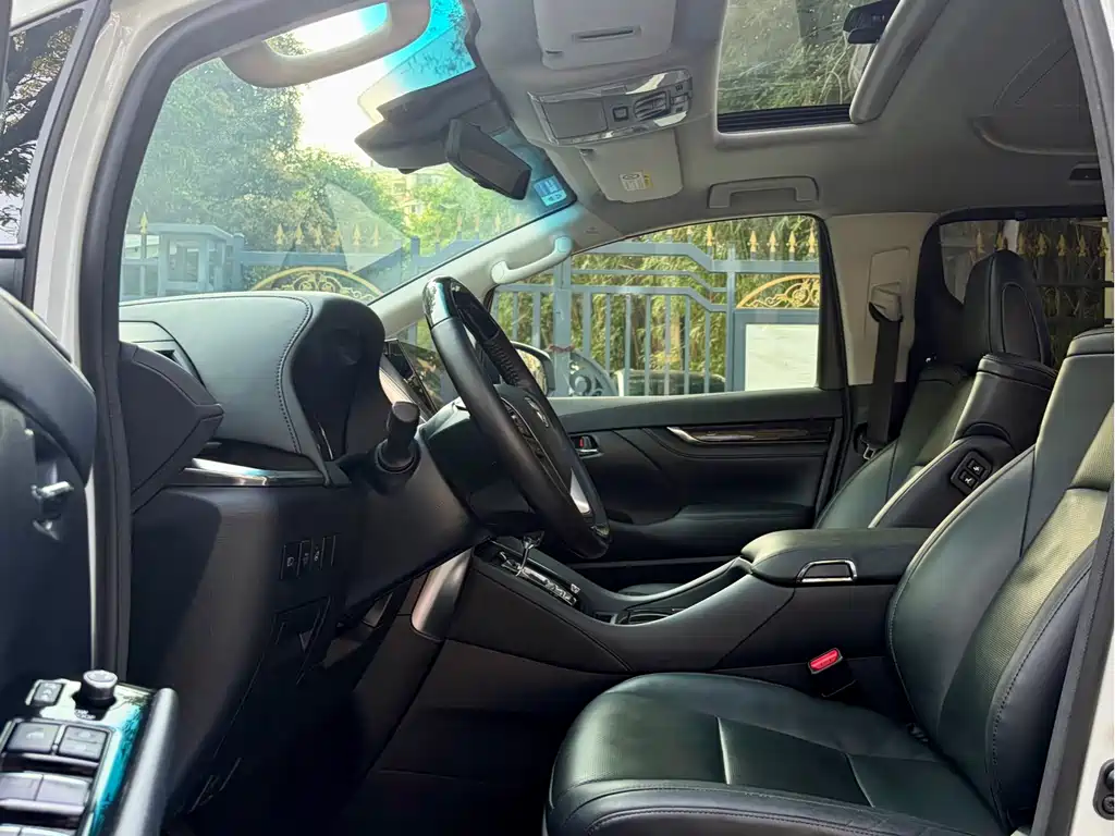 Toyota Vellfire 2021 2.5L HV Luxury