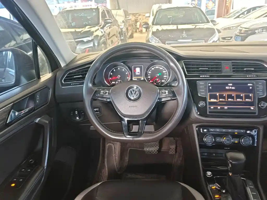 Volkswagen Tiguan L — миниатюра 11