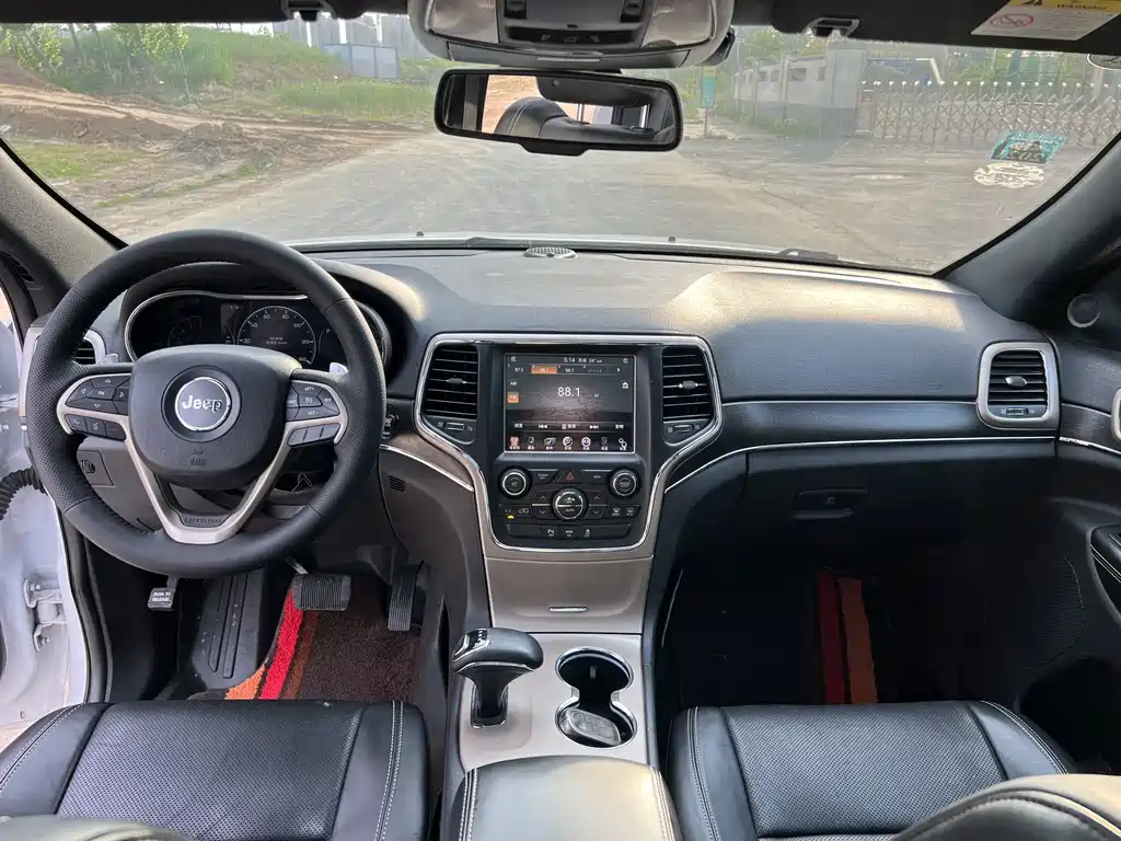 Jeep Grand Cherokee (Import) — миниатюра 12