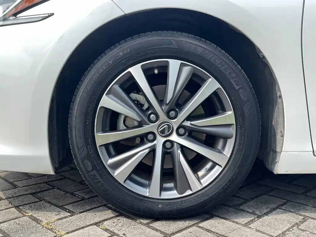 Lexus ES — миниатюра 20