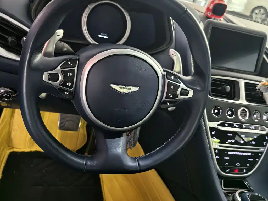 Aston Martin DB11 2019 4.0T V8 Coupe