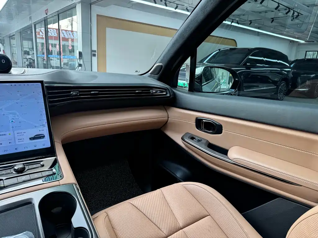 NIO ES8 — миниатюра 26