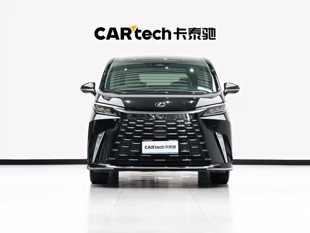 LEXUS  LM