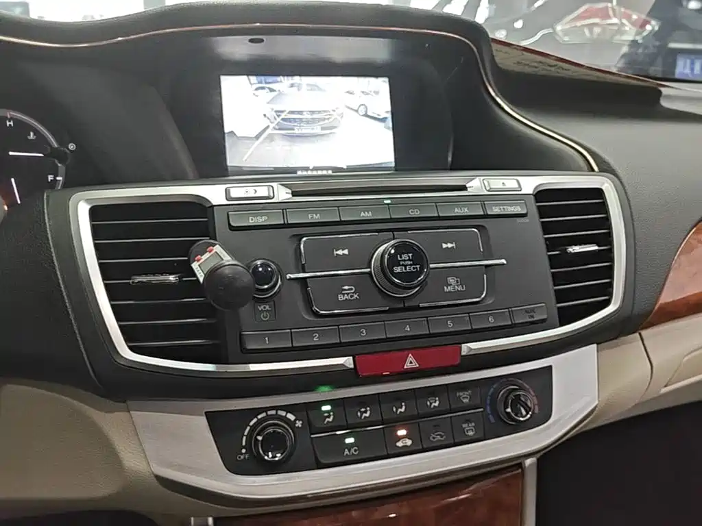 Honda Accord — миниатюра 13