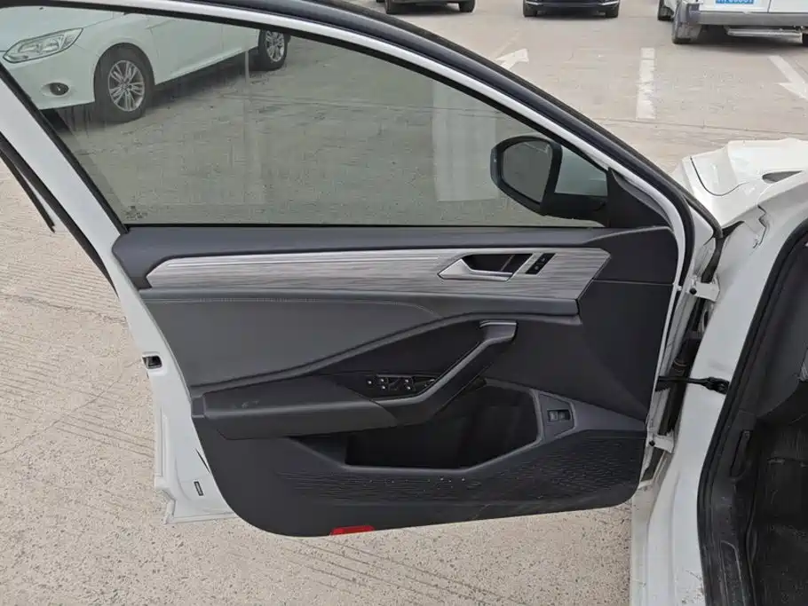 Volkswagen Sagitar — миниатюра 7