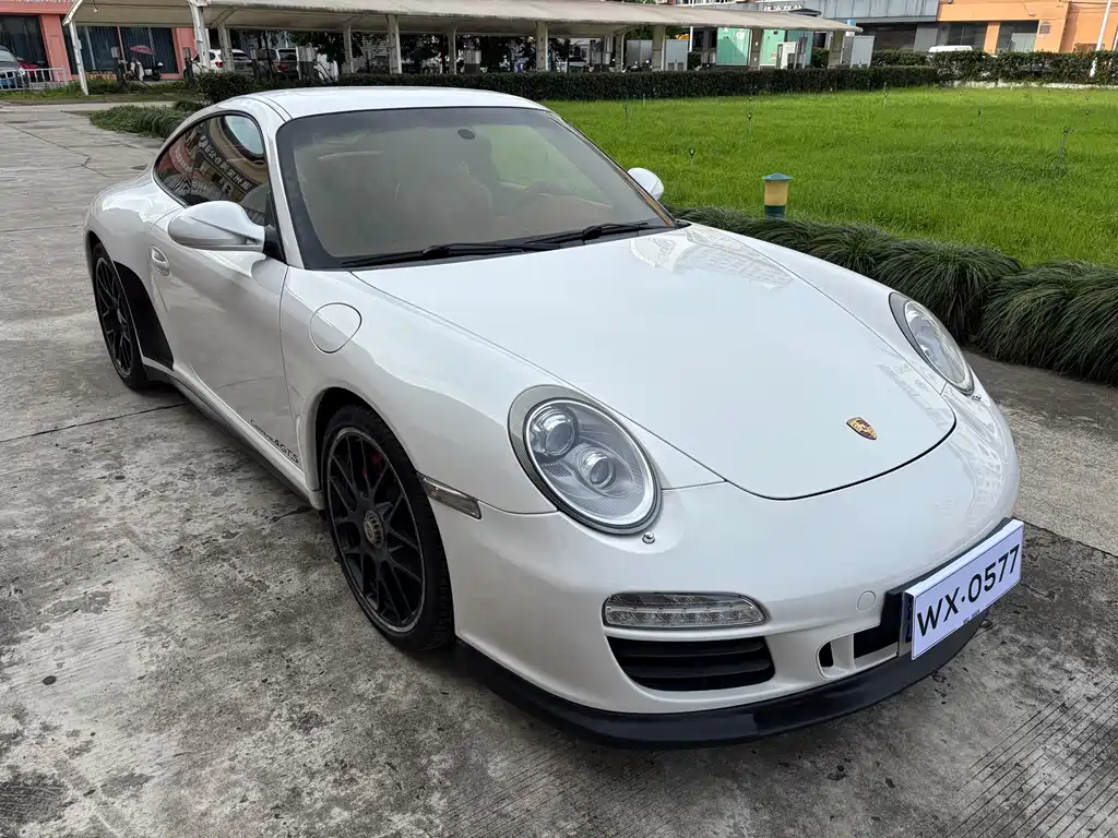 Porsche 911 2011 Carrera 4 GTS Coupe 3.8L