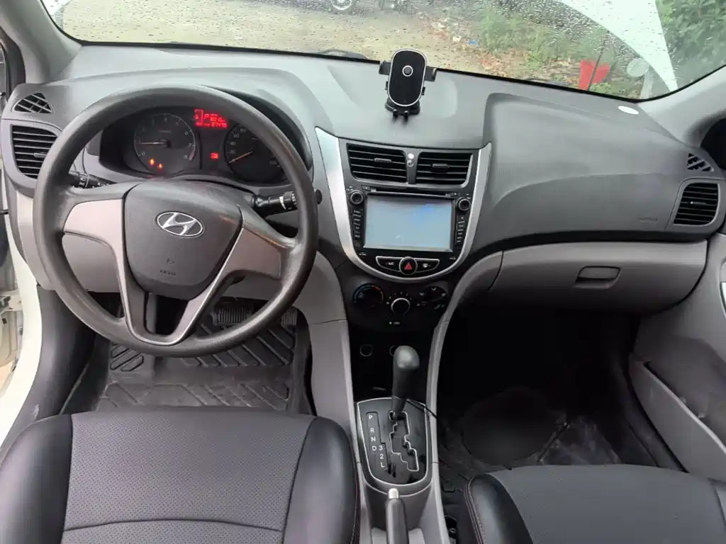 Hyundai Verna — миниатюра 10