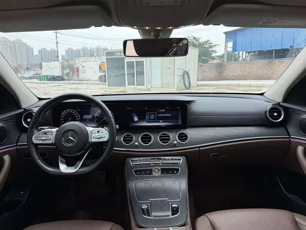 Mercedes-Benz E-Class — миниатюра 6