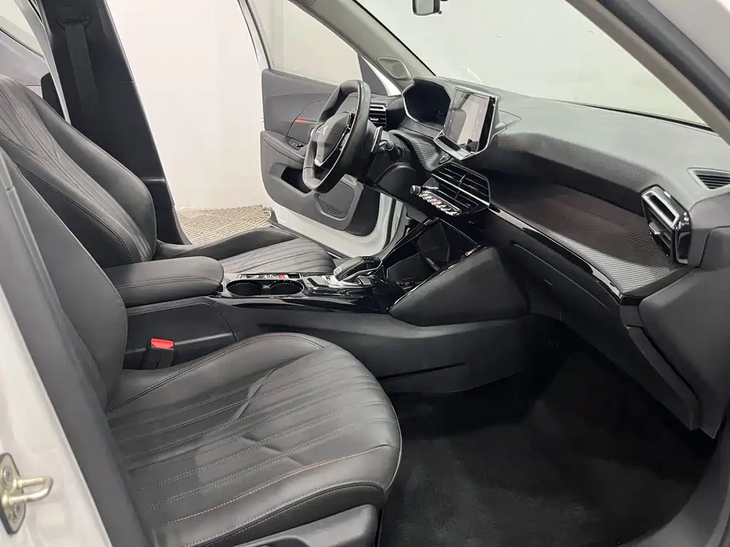 Peugeot 2008 — миниатюра 4