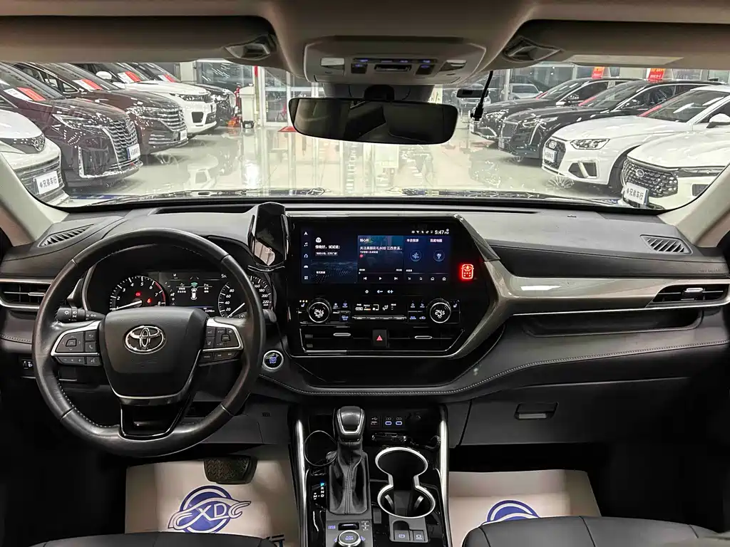 TOYOTA HIGHLANDER
