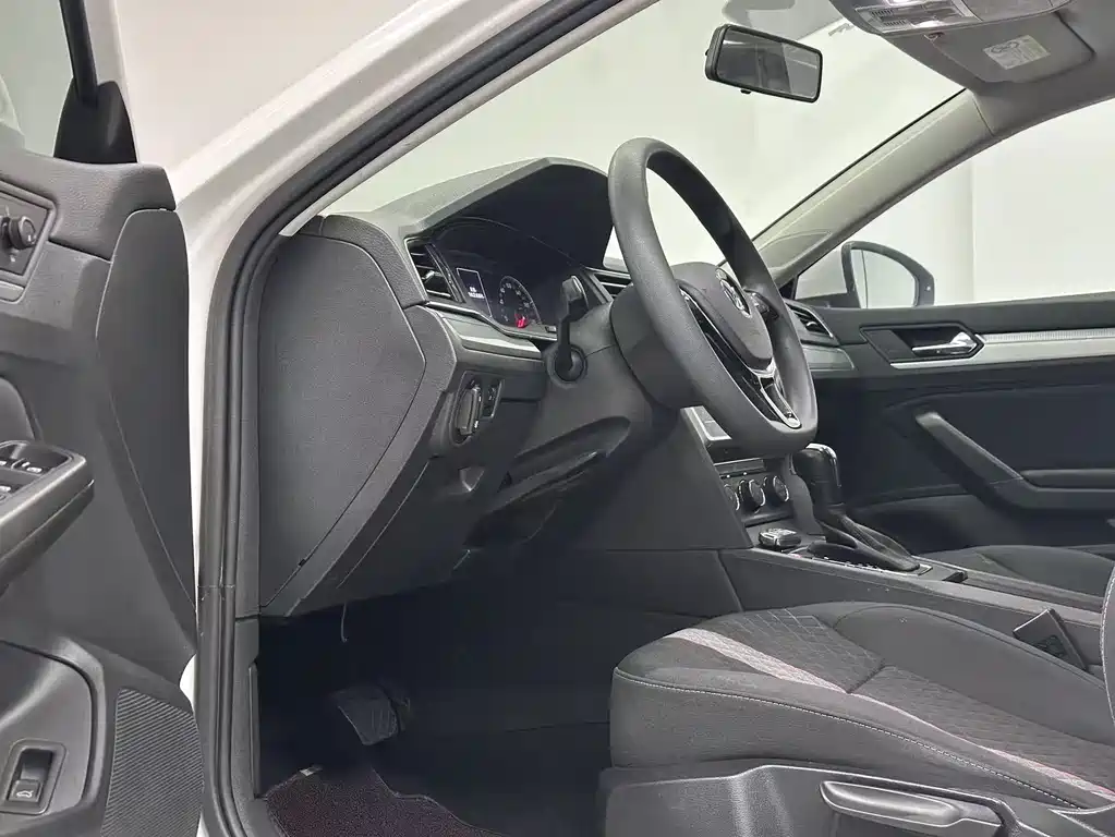 Volkswagen Lamando 2021 230TSI DSG
