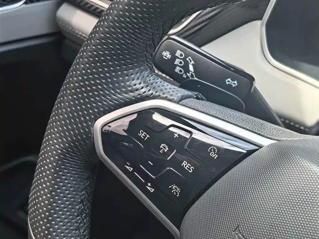 Volkswagen X — миниатюра 16