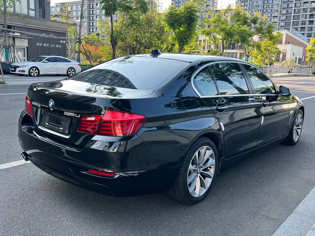 BMW 5 Series — миниатюра 14