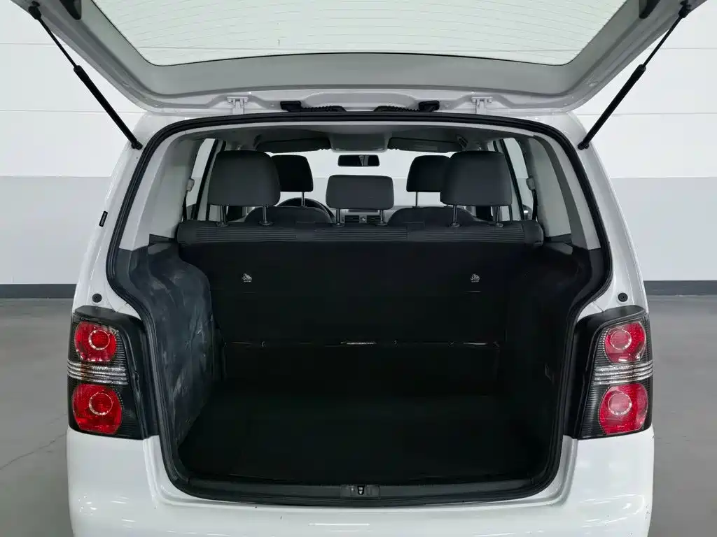 Volkswagen Touran — миниатюра 4