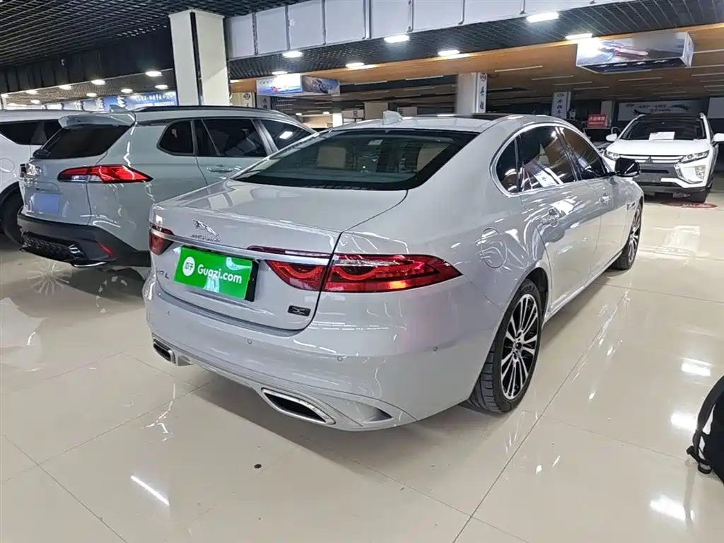 Jaguar XFL 2024 2.0T P250 Premium Luxury