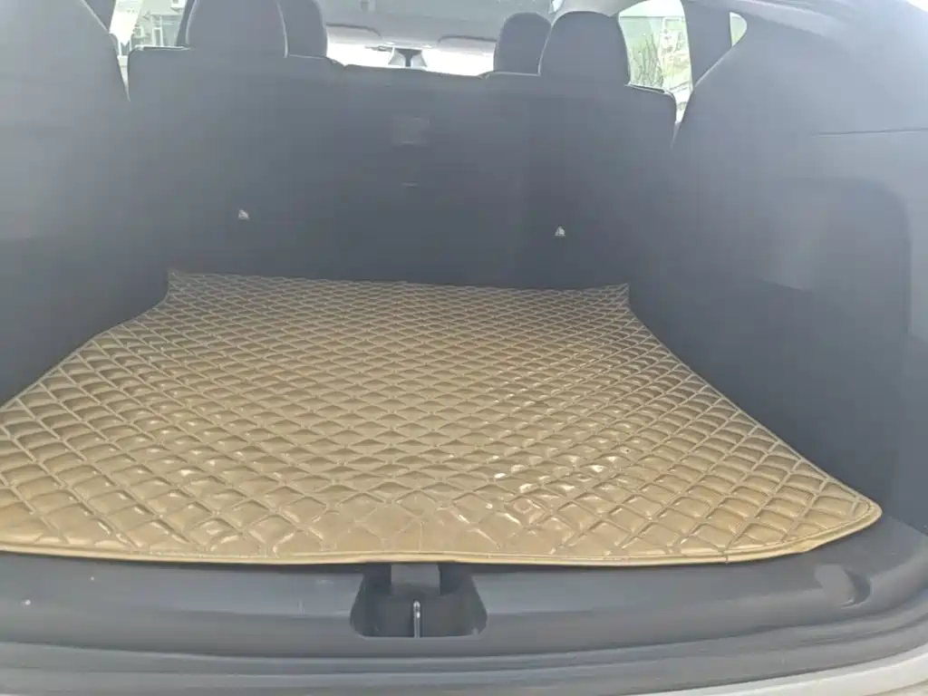 Tesla Model Y — миниатюра 19