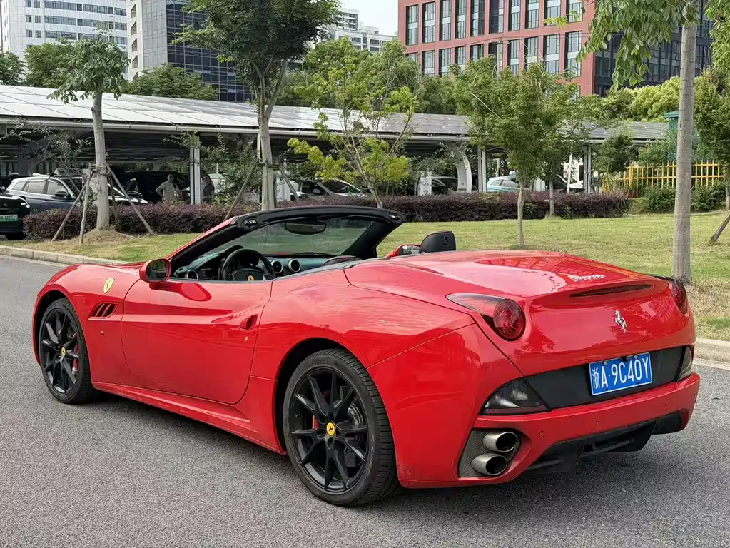 Ferrari California T 2012 4.3L